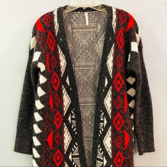 Kate Collection red gray Aztec pattern cardigan - Picture 2 of 8
